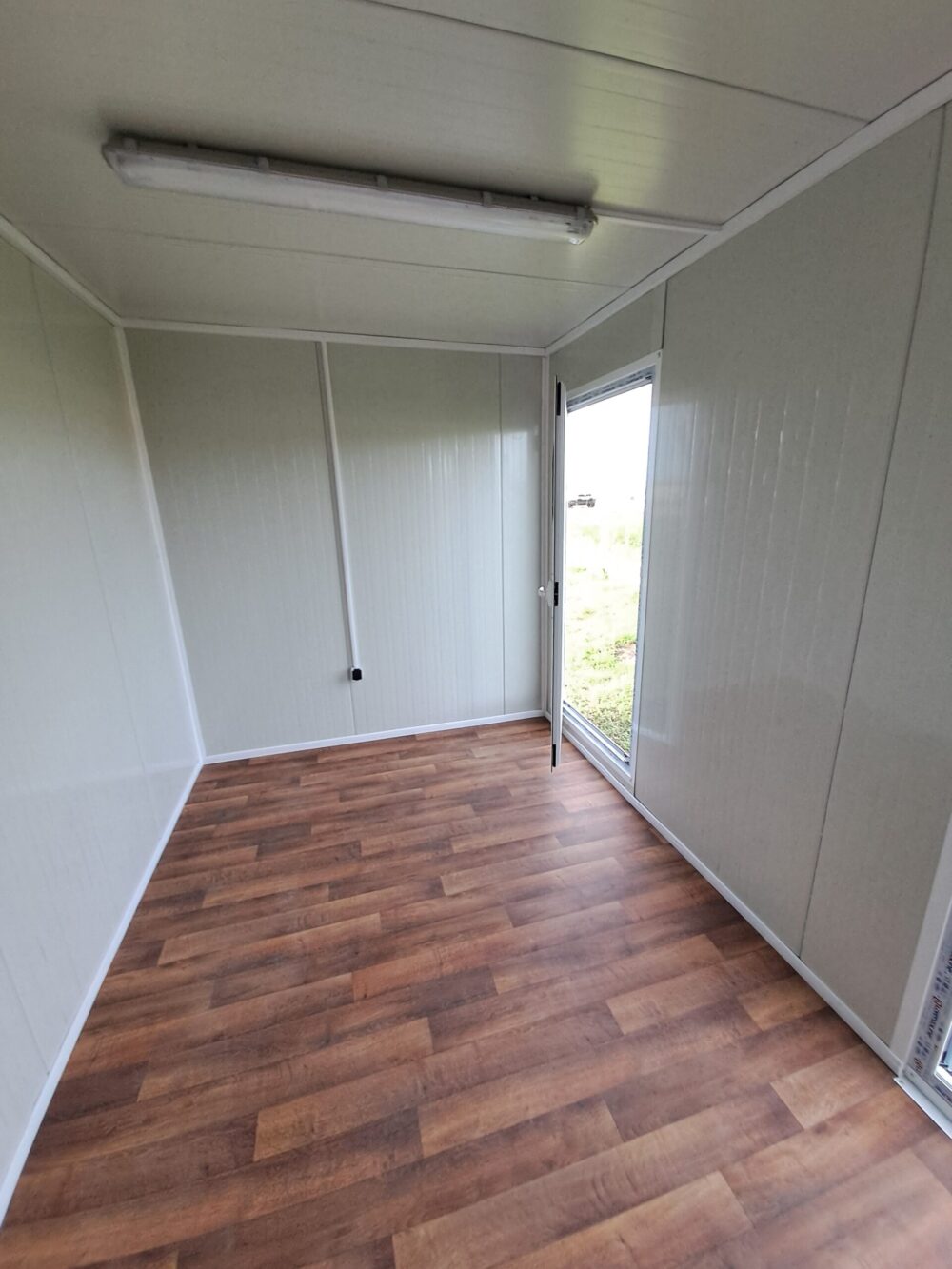 Bangalô padrão com janelas grandes, 6m x 2,40m - Image 6